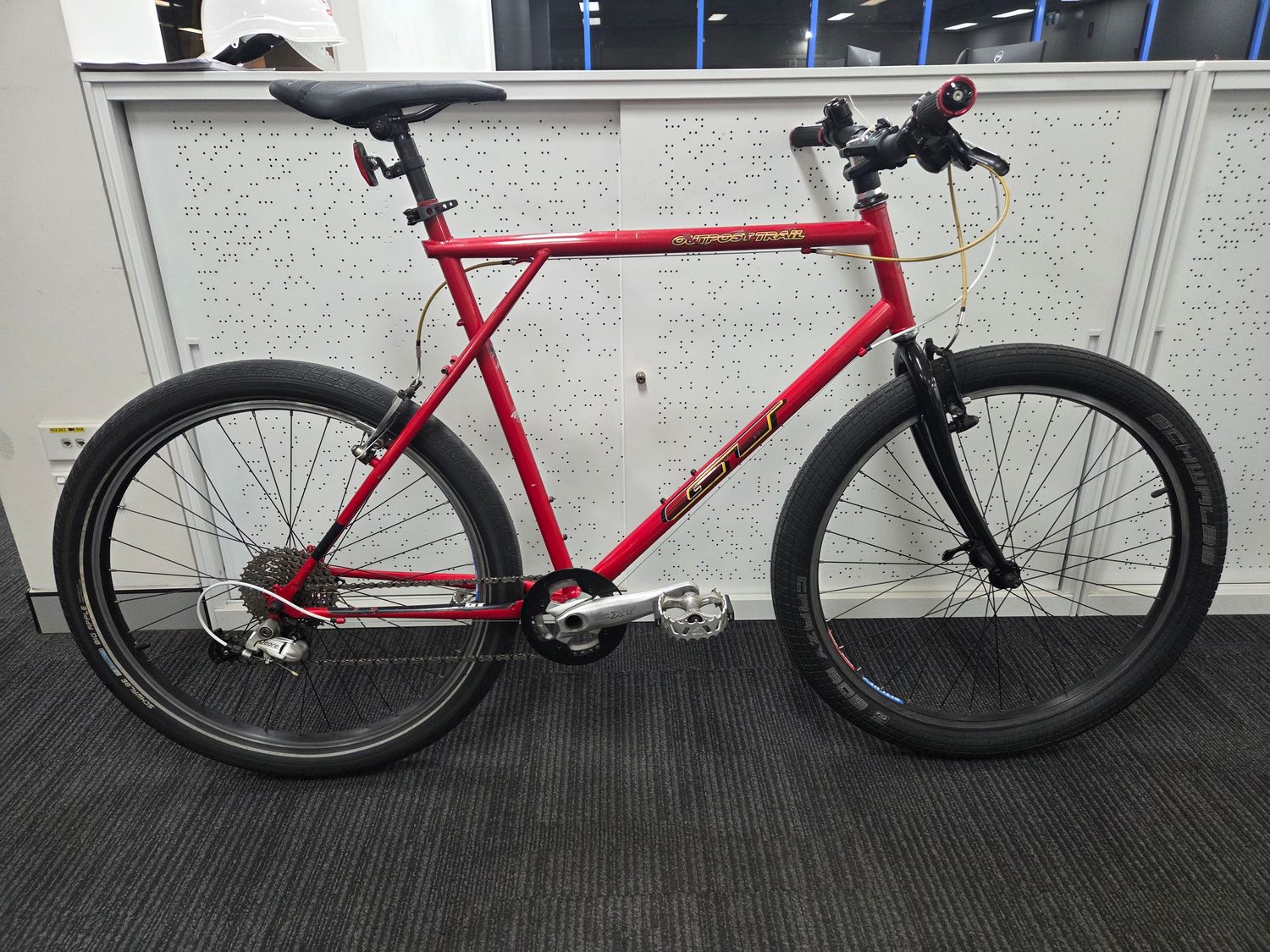 L - Mountain Bike - GT Outpost Trail