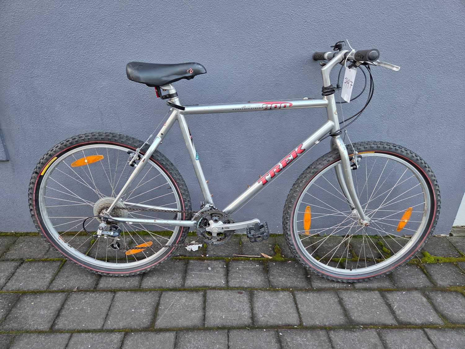 M/L - Mountain Bike - Trek 800 MountainTrack