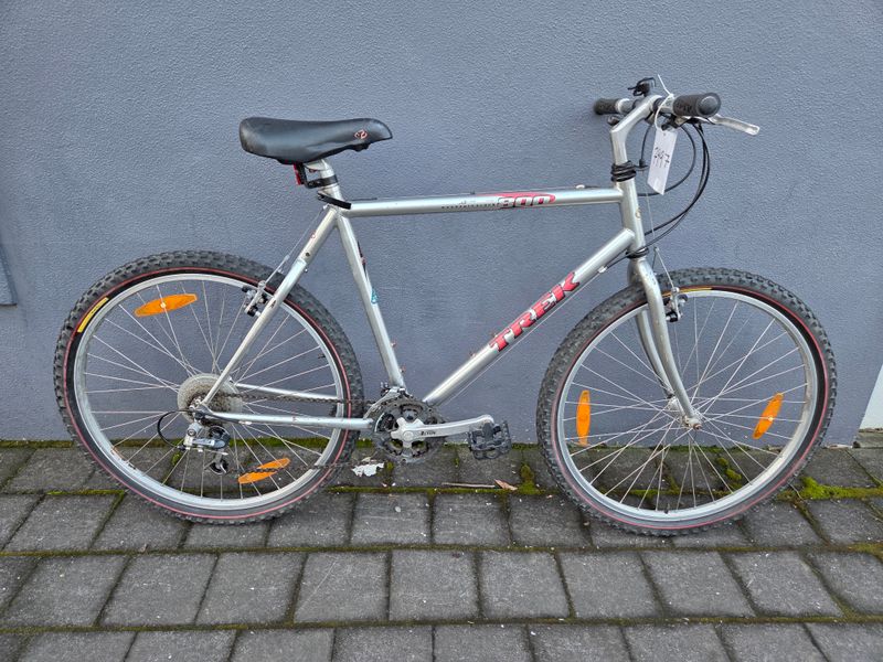 M/L - Mountain Bike - Trek 800 MountainTrack
