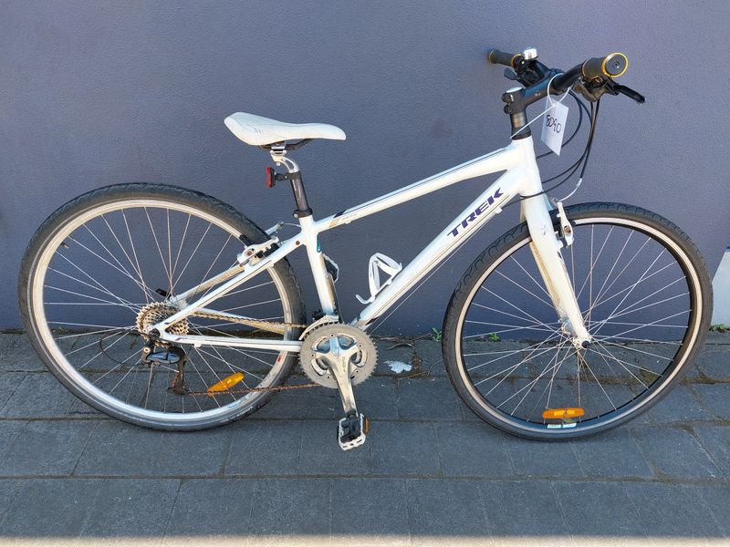 S - Hybrid - Trek seven.four