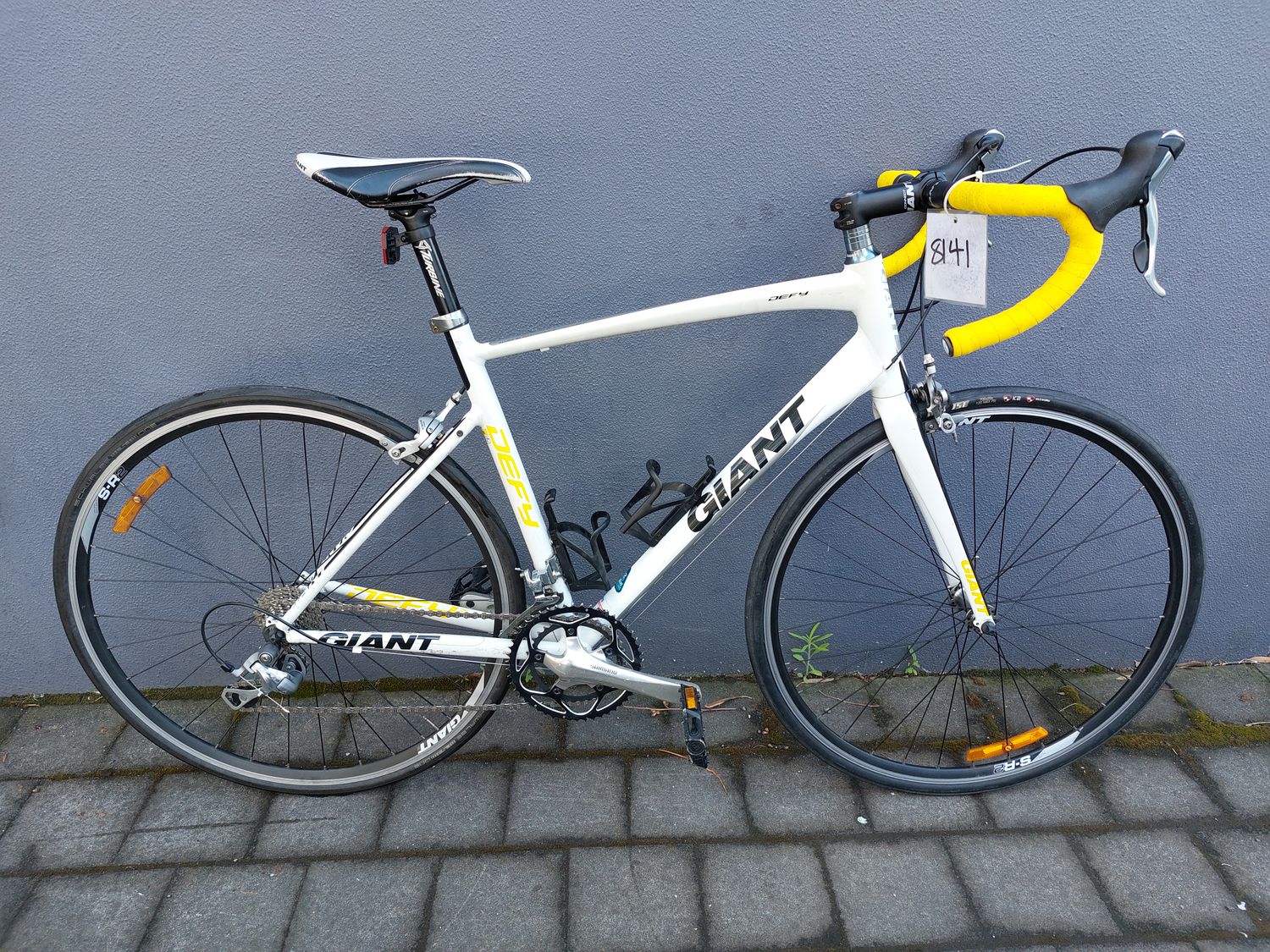 M/L - Road - Giant Defy