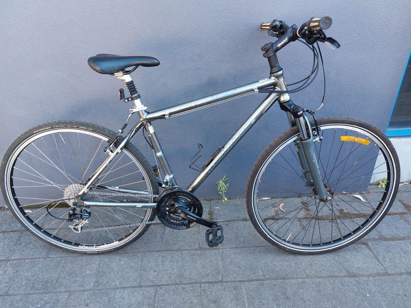 M/L - Hybrid - Iron Horse USA Adventure