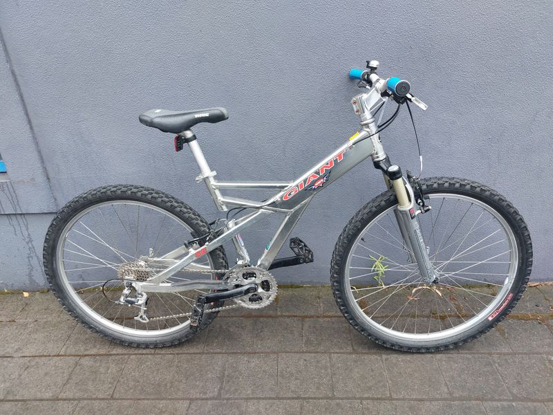 S - Mountain Bike - Giant Warp SE