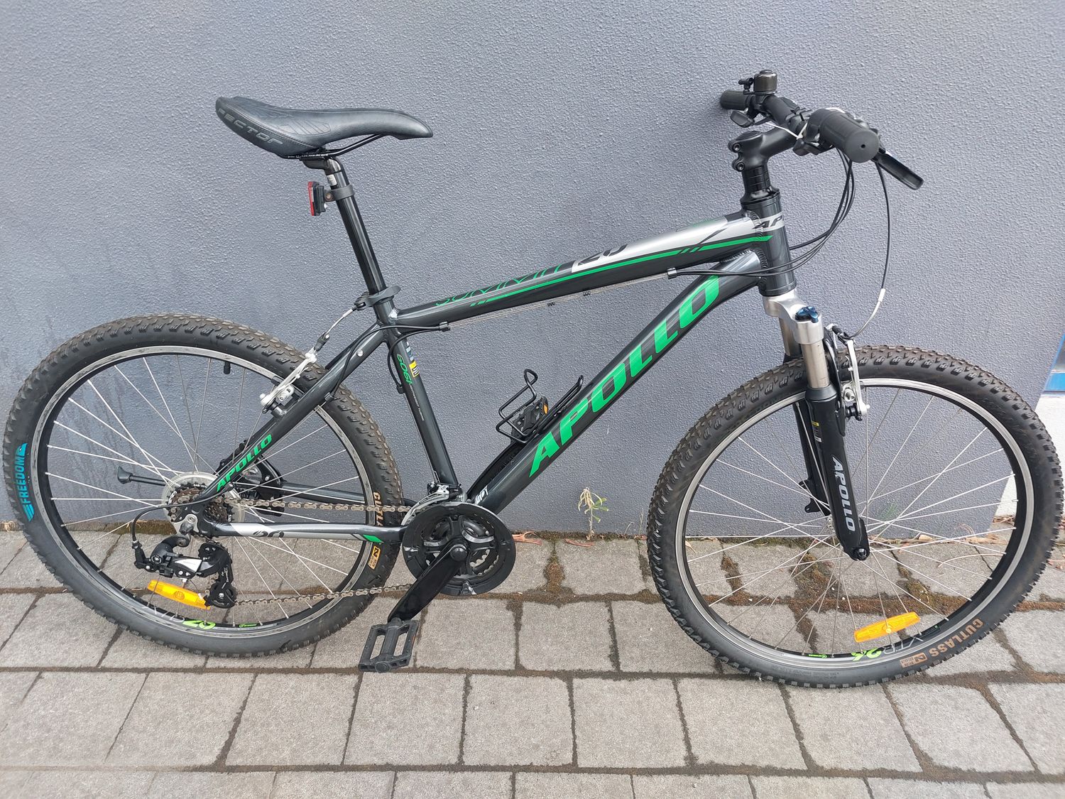 M - Mountain Bike - apollo summit 20