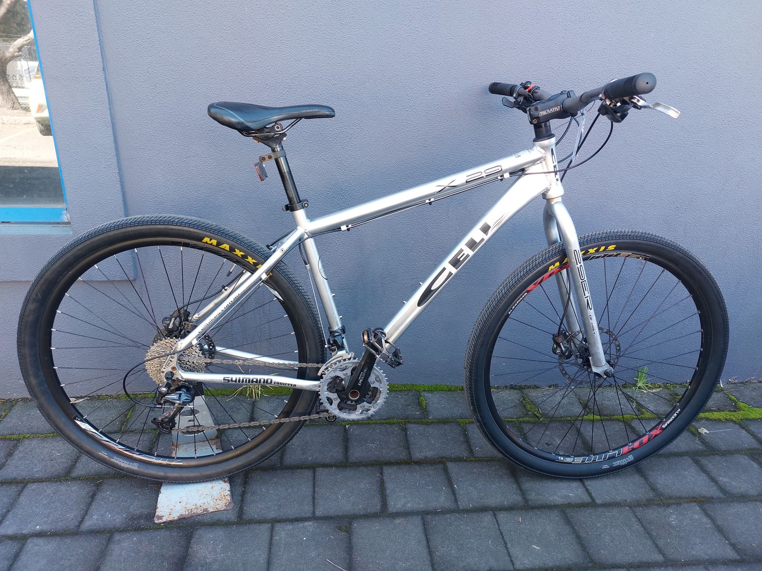 Cell  X29 - Commuter - L