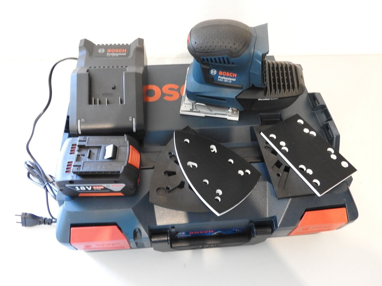 Bosch Professional Akku Schwingschleifer GSS 18V-10