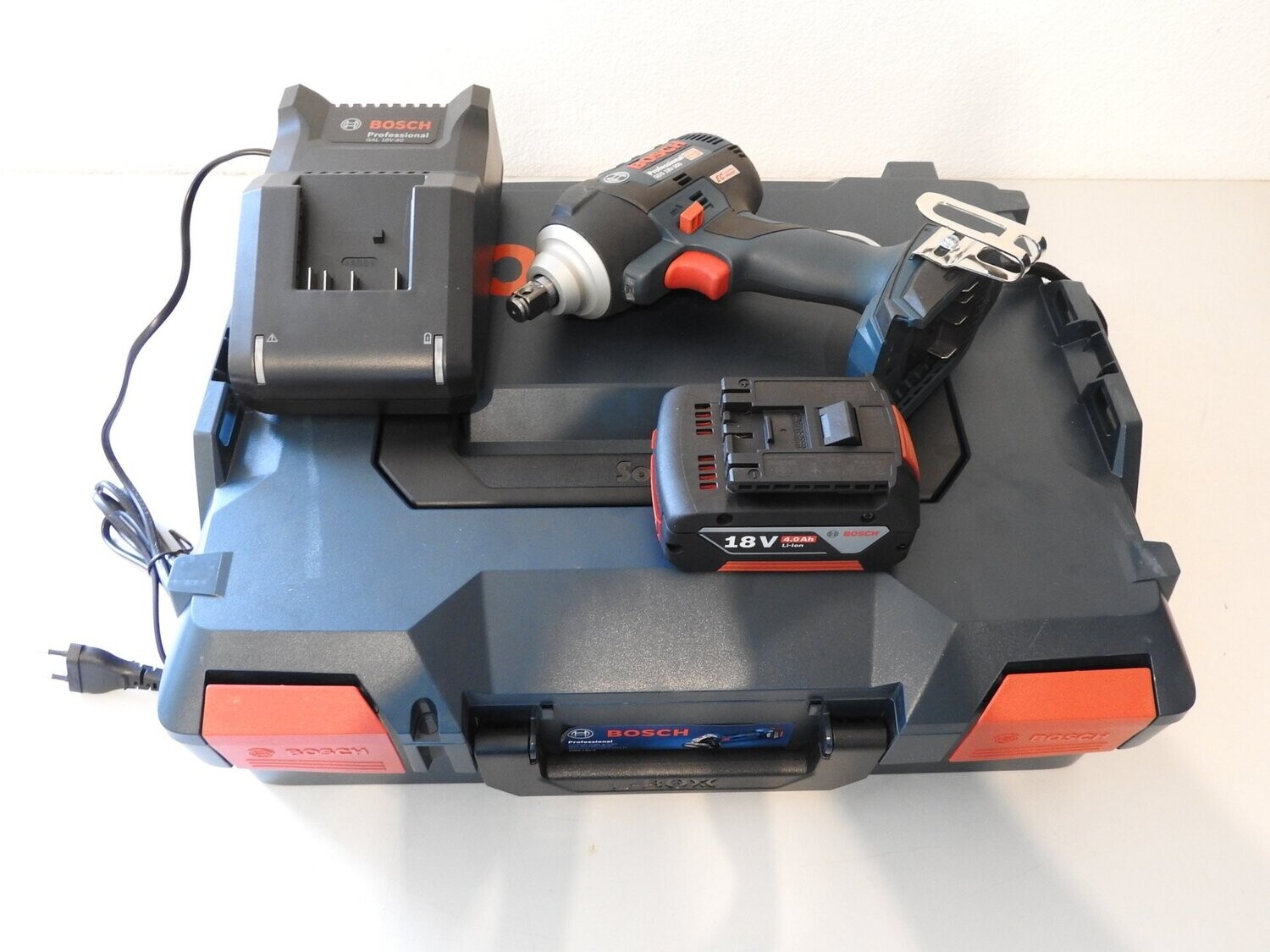 Drehschlagschrauber GDS 18V-300
(Ladegerät + 1x 18 Volt 4,0 Ah Akku)
L- Boxx