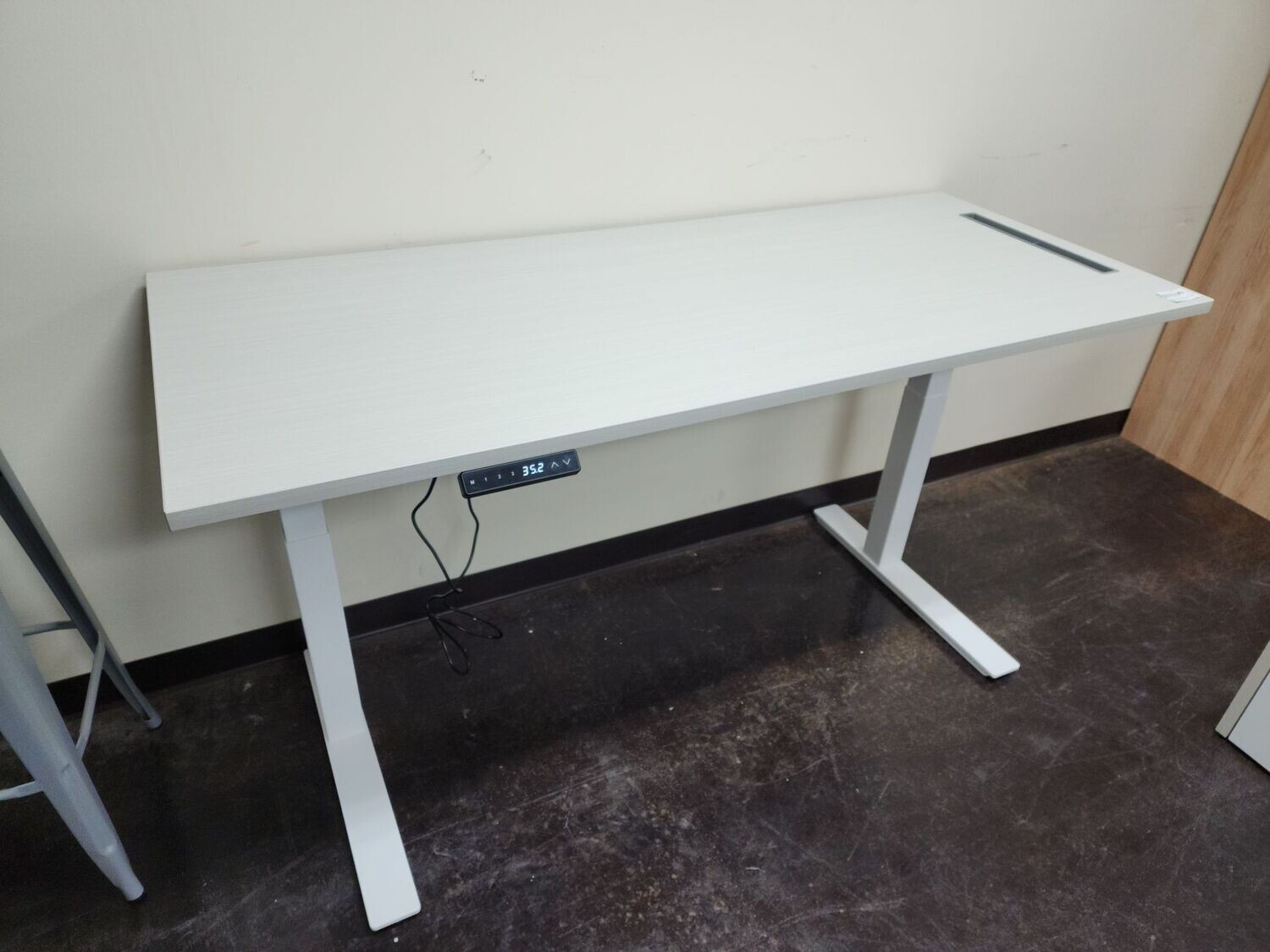 New/Discontinued Sit Stand Table Desk