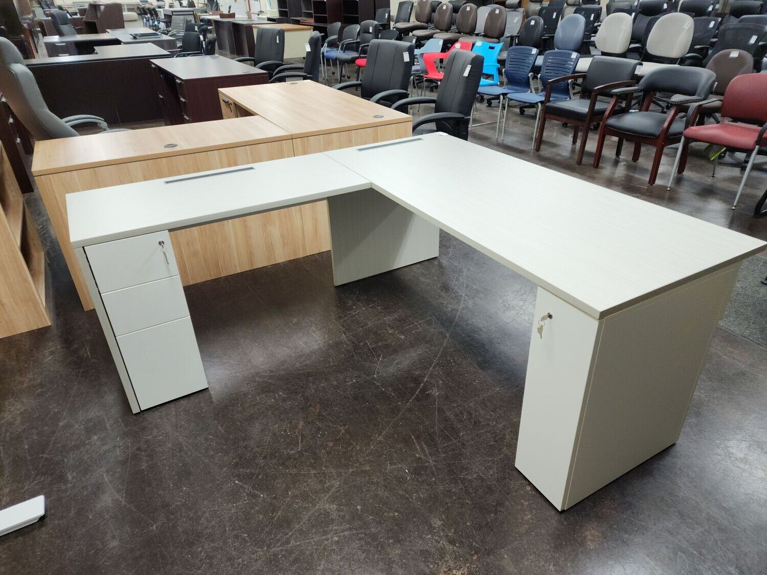 New/Discontinued Left L Desk (Back Side)