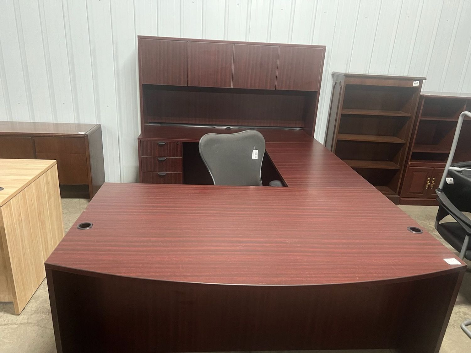 Mahogany Left U Desk w/Hutch