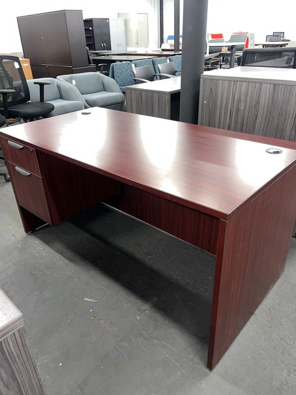 Straight Mahogany Desk w/ Single Drawer Set