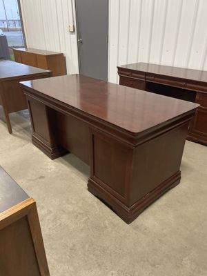 Searcy Desks