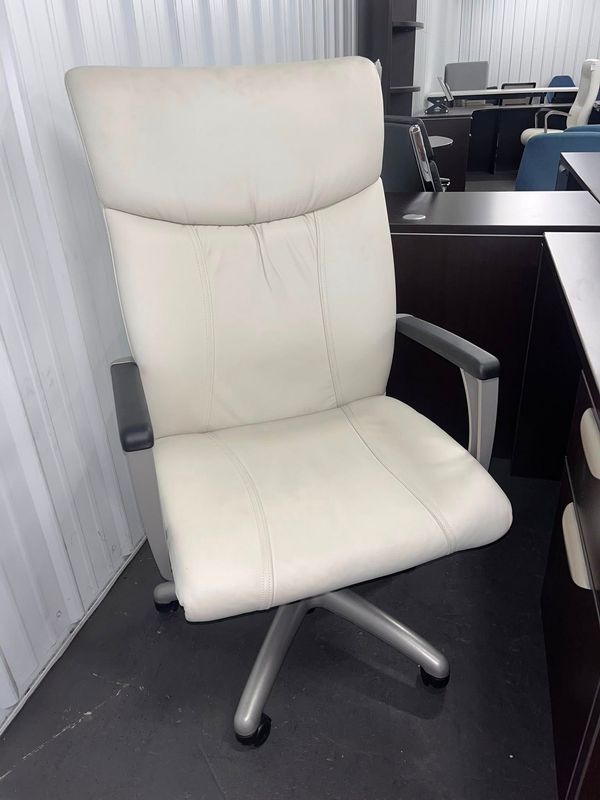 Real Leather Exec Chair **New/Old Display Sample