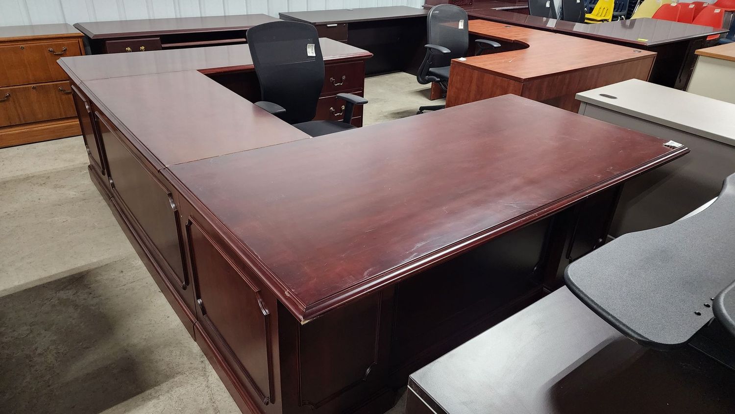 Right U Traditional Mahogany Desk