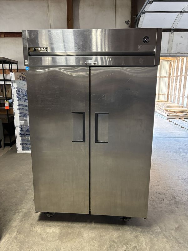 True Two Section Reach-In Refrigerator / Model#TG2R-2S     (2 In Stock)