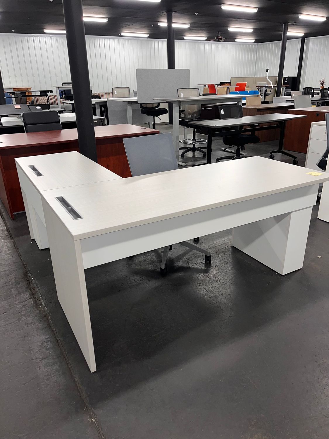 69X69 Right L Desk *New/Discontinued *Several in stock
