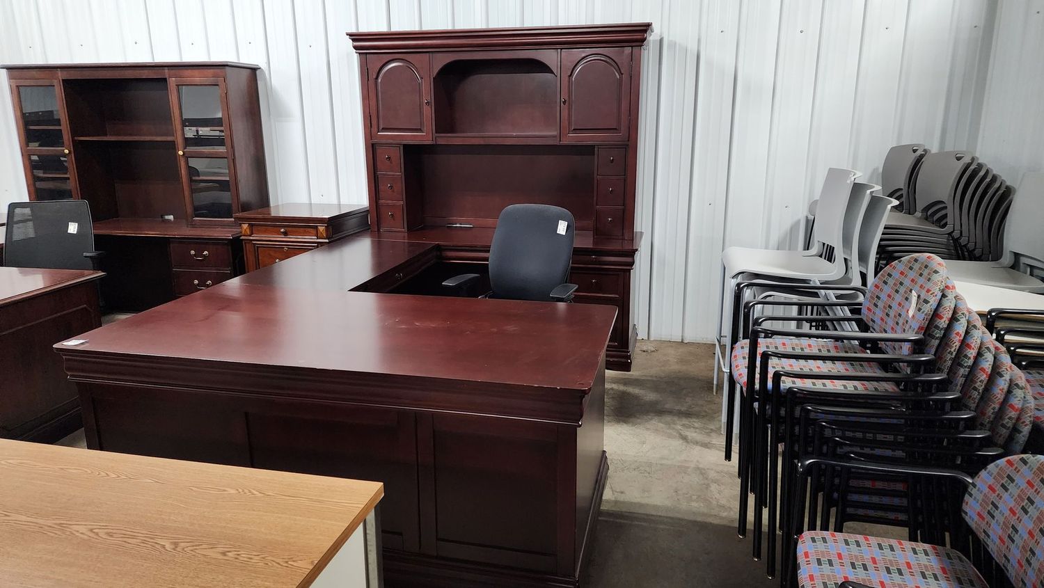 Used DMI Right U Desk w/Hutch