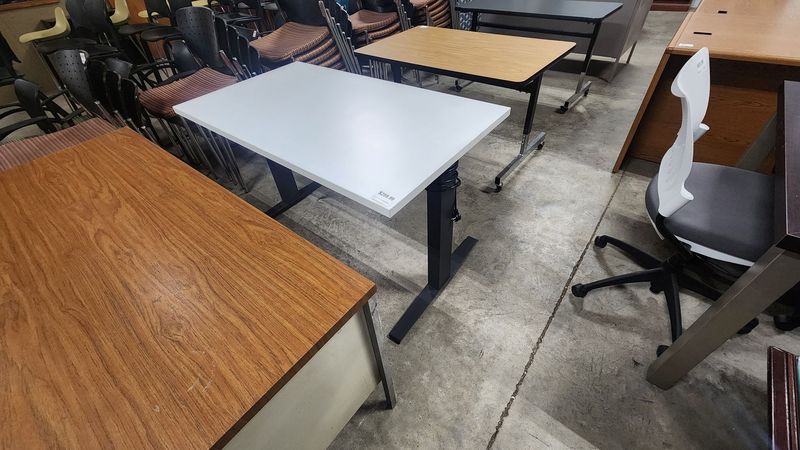 Small Elec. Sit Stand Desk