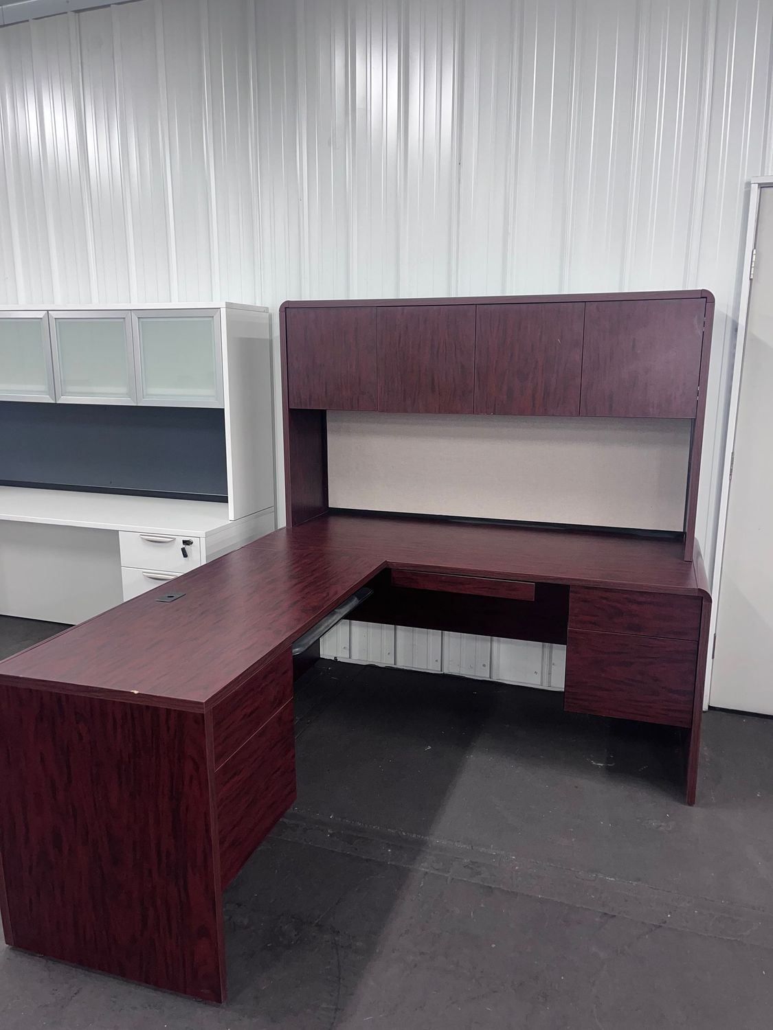 Used Mahogany L w/ Hutch Double Ped