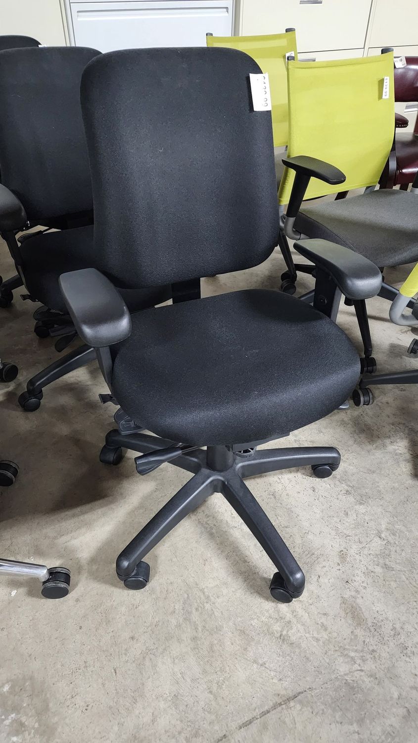 Black Fabric Multi-Function Task Chair (40 in stock)