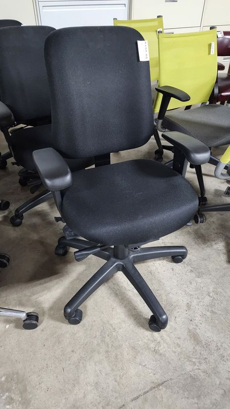 Black Fabric Multi-Function Task Chair (40 in stock)