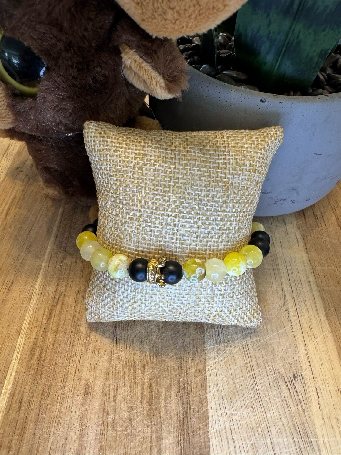 👑 Royalty Crown Bracelet – Yellow Jade &amp; Matte Onyx