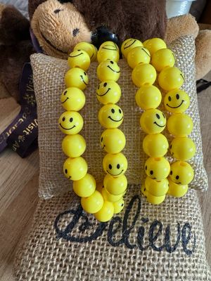 😊 “Choose Happy” Smiley Bracelet