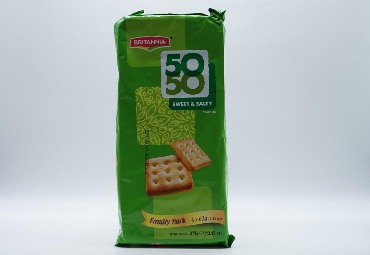 BRITANNIA 50-50 CRACKERS FAMILY PACK 6X62G