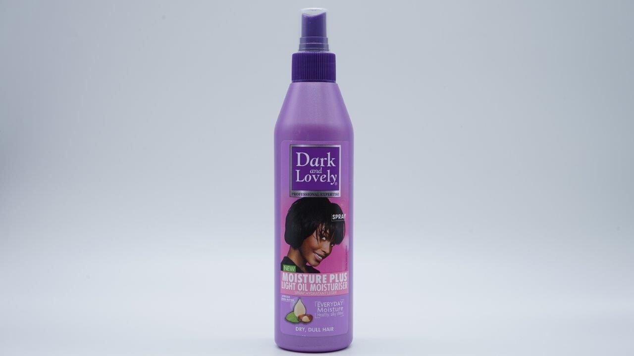 DARK & LOVELY MOISTURE PLUS LIGHT OIL MOISTURISER SPRAY 250ML