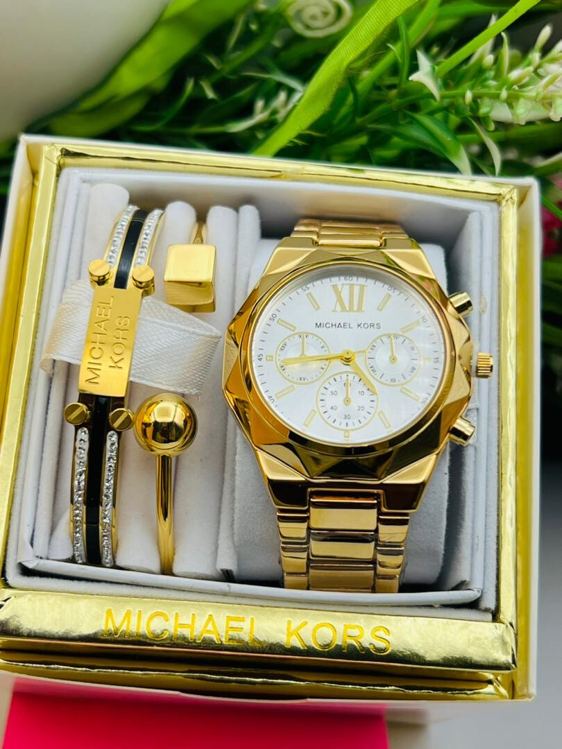 Micheal Kors Wristwatch Set Comes With Box And Manual