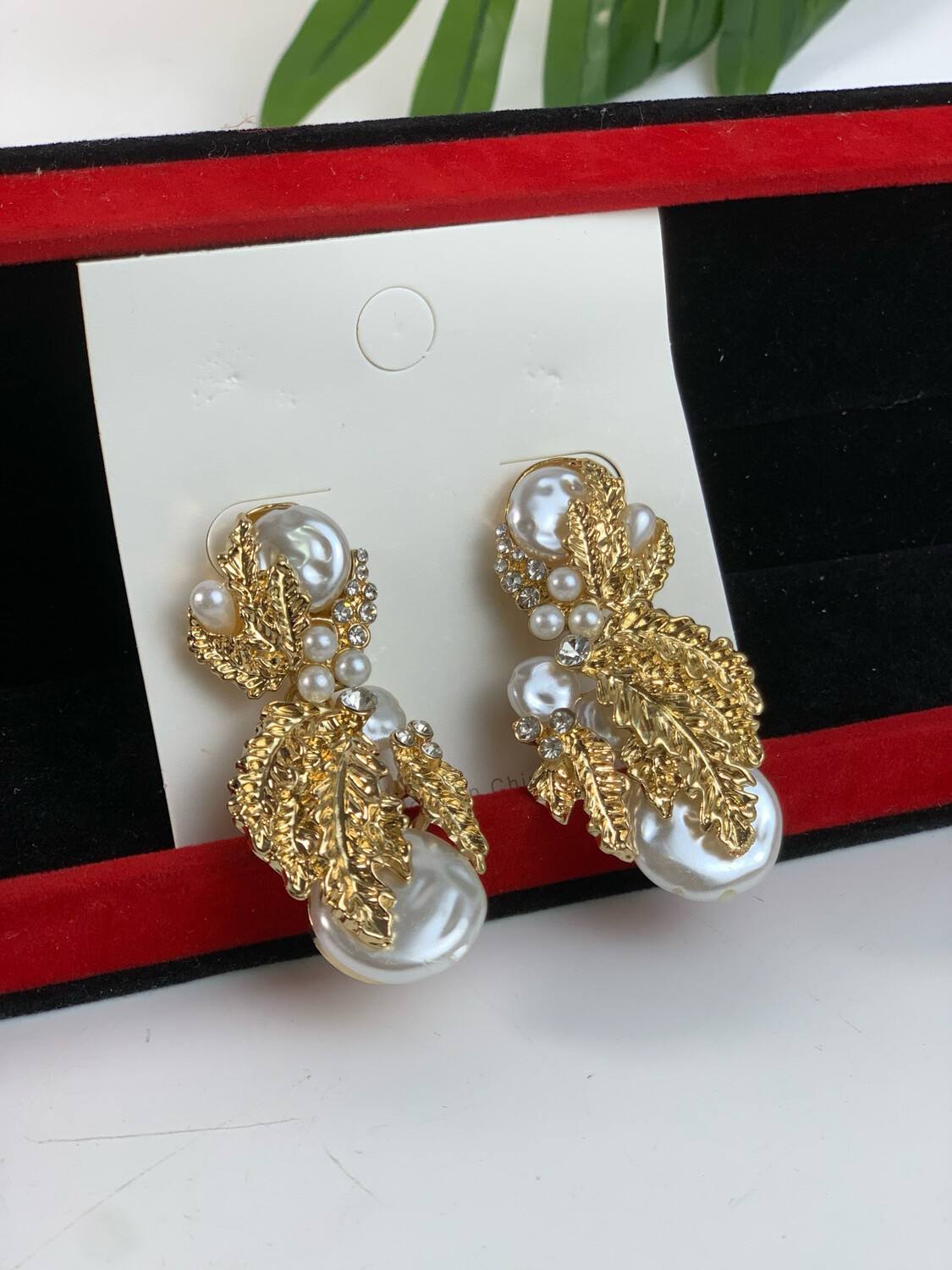 Gold Detailed Drop Earring