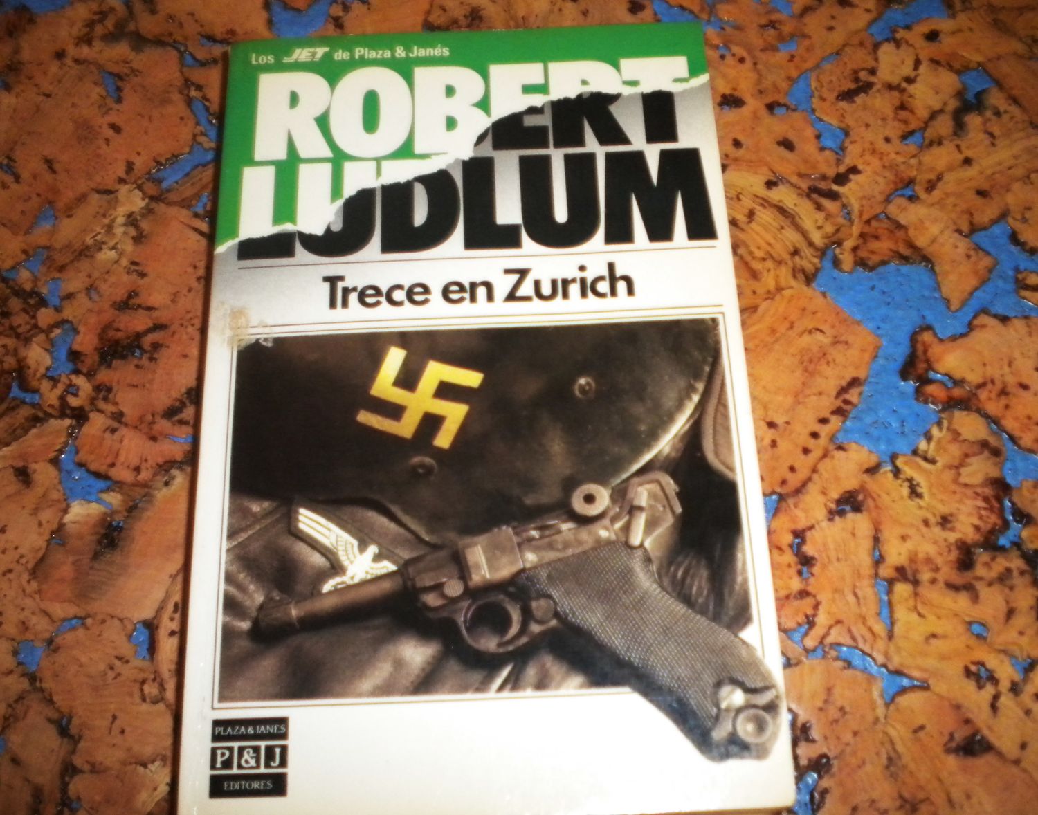 Libro: TRECE EN ZURICH. Autor: ROBERT LUDLUM. Novela de Aventuras y Espionaje.
