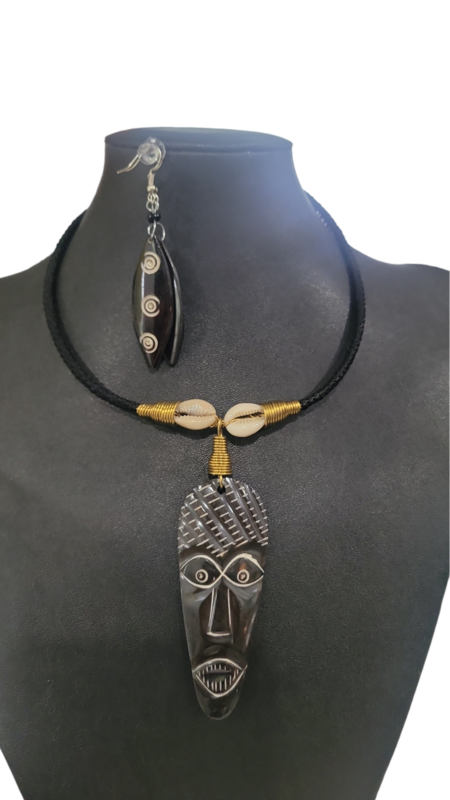 Face chocker necklace set