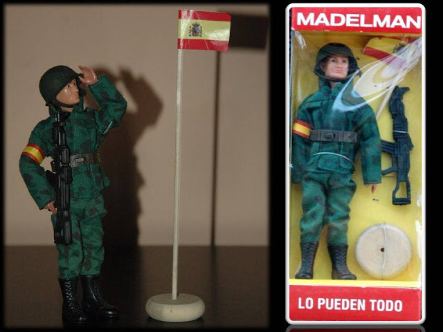 Madelman MDE. Soldado español con bandera. En caja.