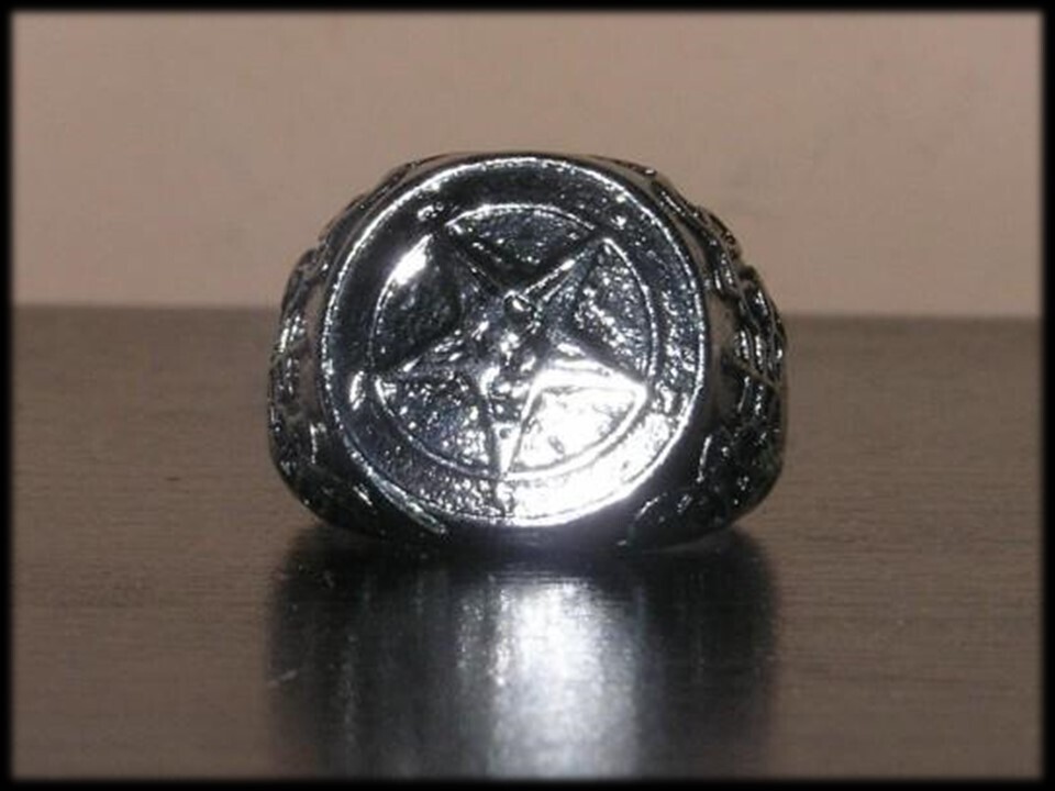 Anillo satánico. Pentagrama Baphomet