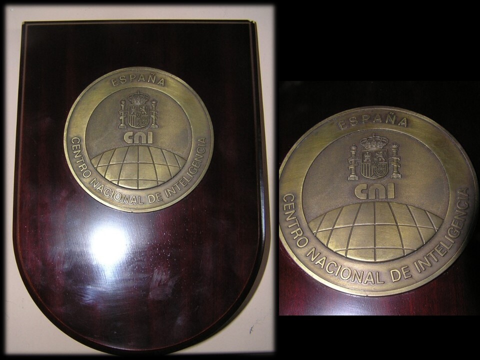 ​Metopa grande Centro Nacional de Inteligencia. CNI. Servicio de Inteligencia. Espionaje.