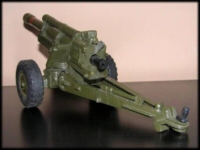 MADELMAN MDE. CAÑÓN MILITAR CON ENGANCHE DE REMOLQUE.