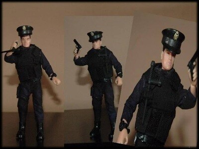 MADELMAN MDE. AGENTE DE POLICÍA CON TONFA