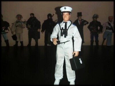 ​Madelman MDE. Militar. 
Oficial de marina. Armada.
Escuela de Transmisiones de la Armada.
