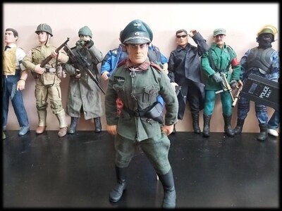 ​Action Man con accesorios Geyperman.
Oficial aleman WWII Segunda Guerra Mundial SS. Escala 1/6 MDE