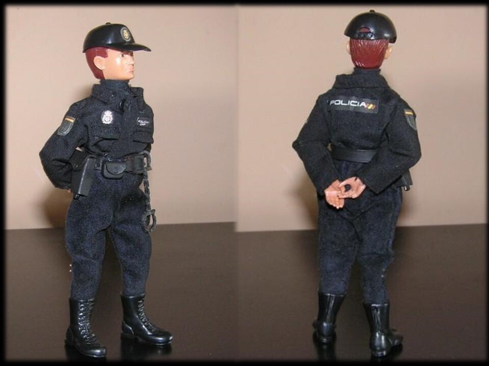 Serie policías. Cuerpo Nacional de Policia. Nuevo uniforme. Madelman MDE.