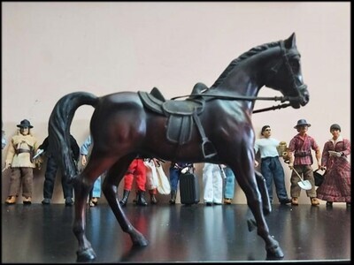 Madelman MDE. Original primera generación. Caballo Alazan con silla y riendas. Completo. Unico.