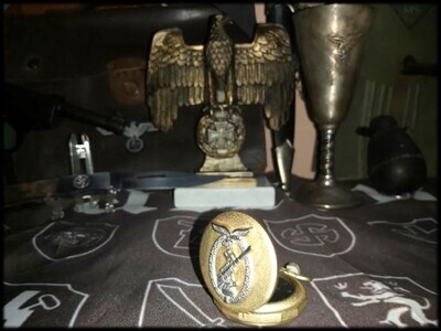 Wehrmacht. Reloj de bolsillo con svastica. Alemán. III Reich. Hitlerismo Esotérico. WWII. Nazi ​.