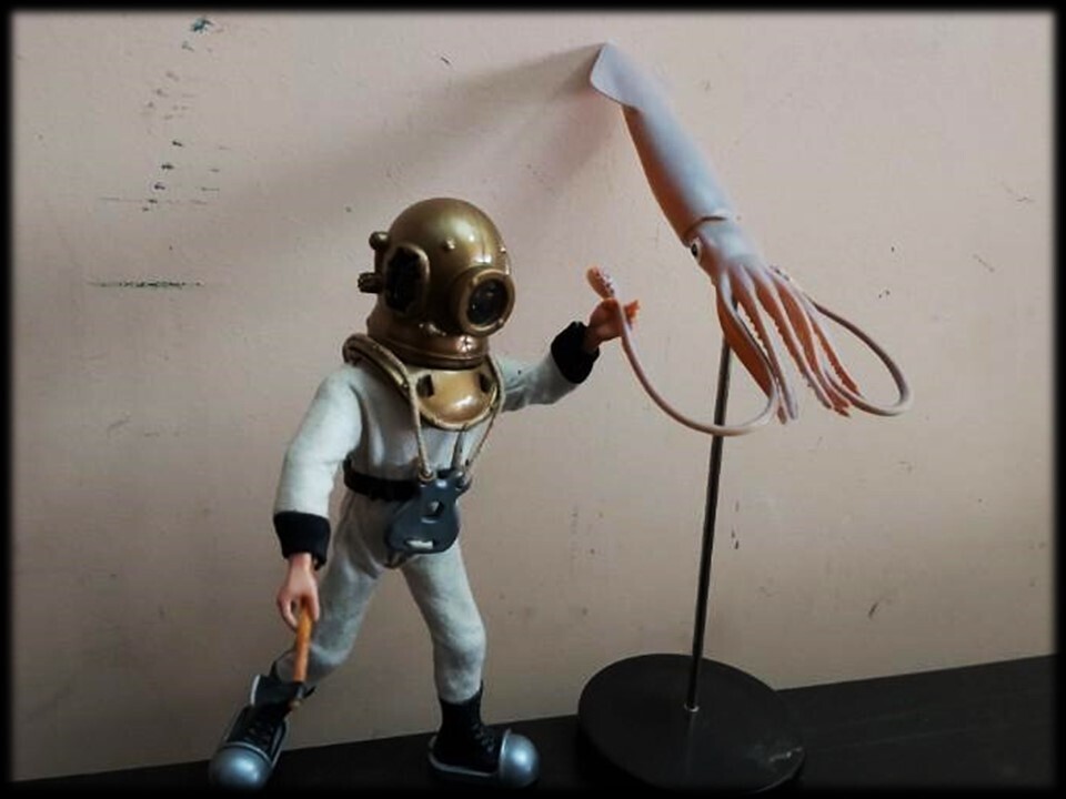 Madelman MDE. Buzo con Calamar Gigante. Mundo submarino. Critozoología, Marina Kraken. Misterio.