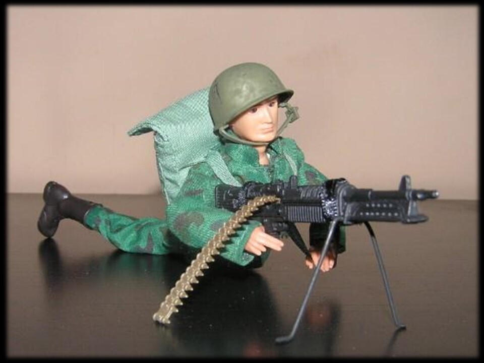 Madelman MDE. Serie militar. Soldado con ametralladora pesada.
