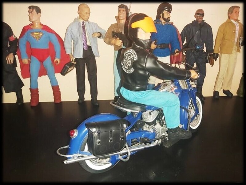 Action Man con accesorios Geyperman. Son Of Anarchy. Motero. Motorista. Moto metálic. Escala 1/6. Cine MDE​.