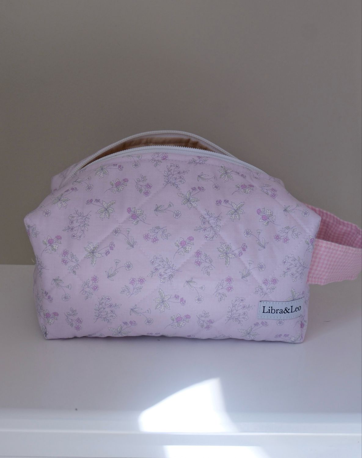 quilted full pouch with handle