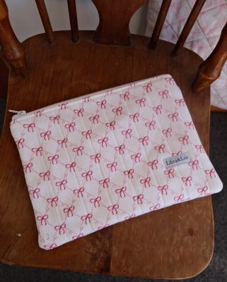 pointelle flat pouch