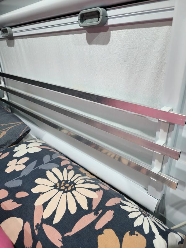 Window rail mounting bracket &amp; rail cap set