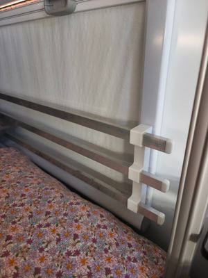 Window rail mounting bracket &amp; rail cap set